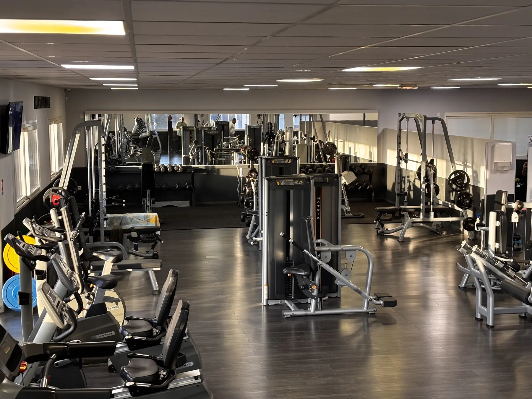 Plateau de machines guidées et appareils cardio